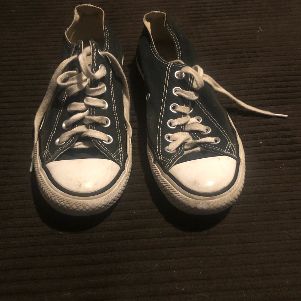 Girls black converse size 7